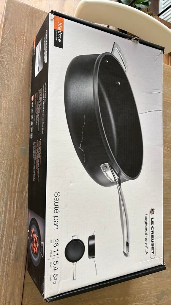 Sauteuse pan van Le Creuset 28, Huis en Inrichting, Keuken | Potten en Pannen, Ophalen, Nieuw