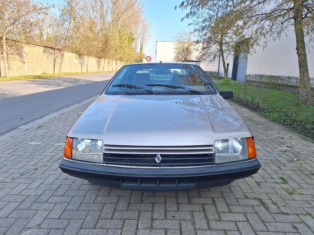 Renault Fuego 1.4i | 38.000km, Auto's, Oldtimers, 4 zetels, Achterwielaandrijving, Beige, Bruin