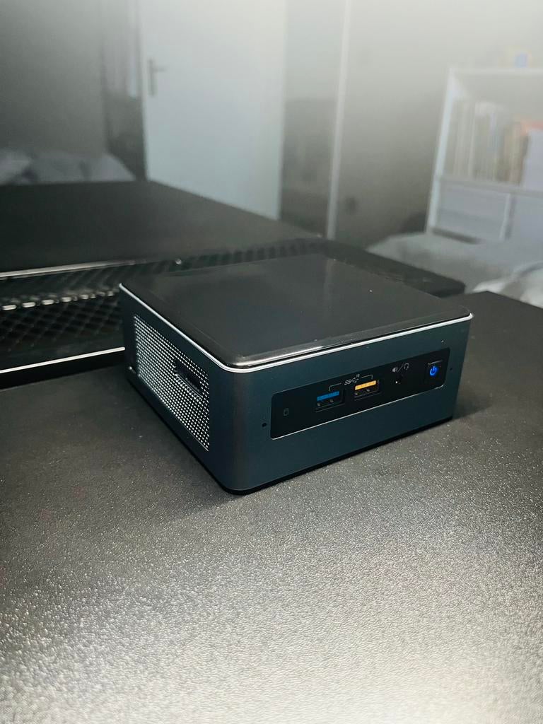 Intel NUC NUC8i5BEH, Ophalen of Verzenden, Zo goed als nieuw, 8 GB, SSD