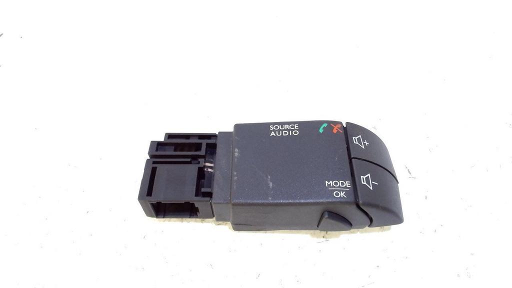 Radio bediening Renault Twingo, Ophalen of Verzenden, Van der Ven Autorecycling B.V., Onderdelen@venauto.nl, Ettenseweg 76, 4706 PB Roosendaal, The Netherlands