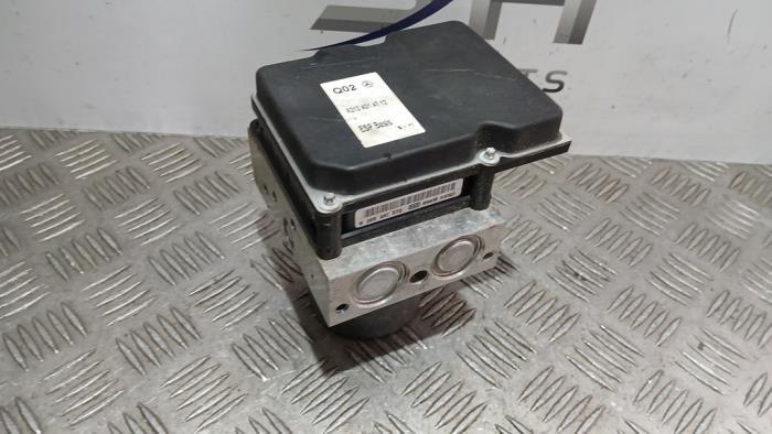 Pompe ABS d'un Mercedes E-Klasse, Autos : Pièces & Accessoires, Électronique & Câbles, Mercedes-Benz, Utilisé, 3 mois de garantie