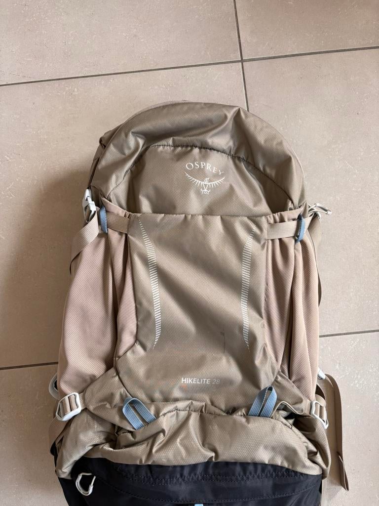 Osprey Hikelite 28 rugzak – Tan Concrete (S-M), Sports & Fitness, Alpinisme & Randonnée, Enlèvement, Comme neuf, Sac à dos