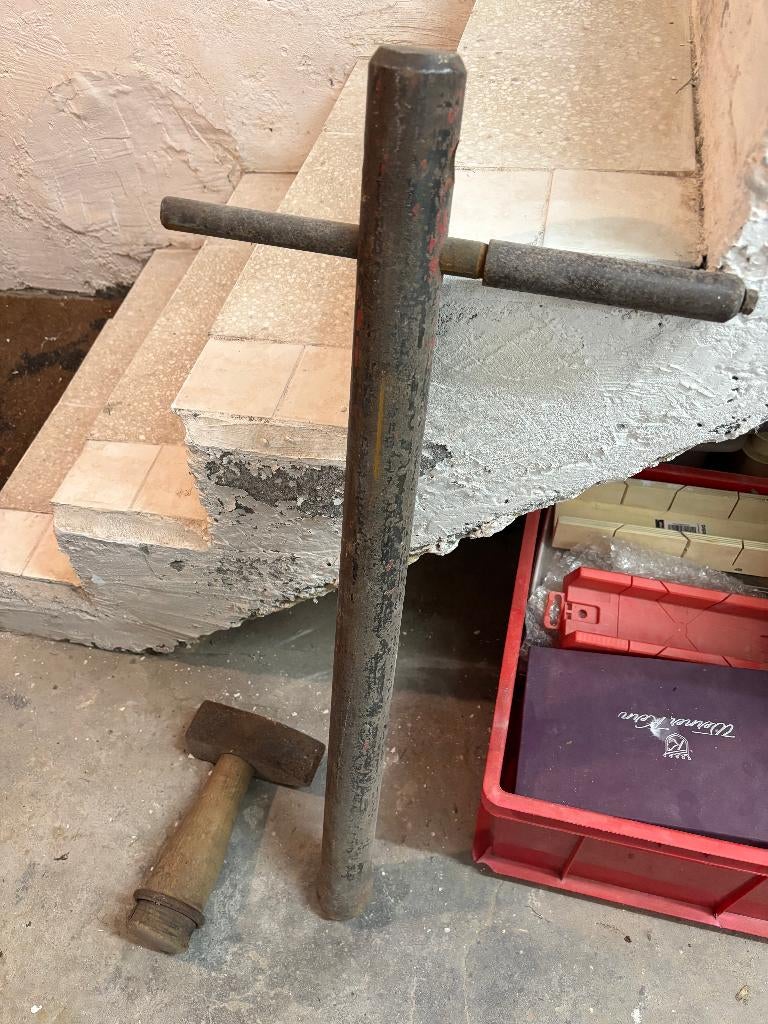 zware hamer en gereedschap om dals te leggen, Ophalen, Gebruikt