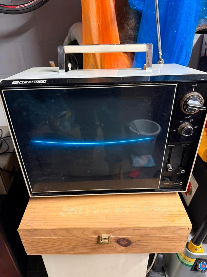 Téléviseur CRT portable vintage Toshiba modèle 12TE, TV, Hi-fi & Vidéo, Télévisions vintages, Utilisé, Toshiba, Enlèvement