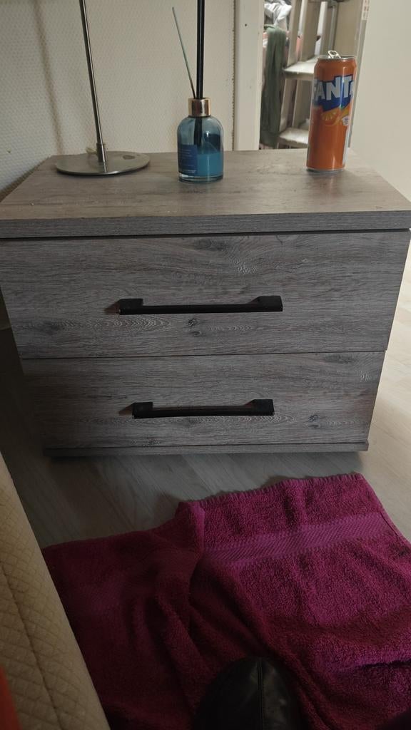 Chambre, très bien entretenue, tous signes d'usure., Maison & Meubles, Enlèvement