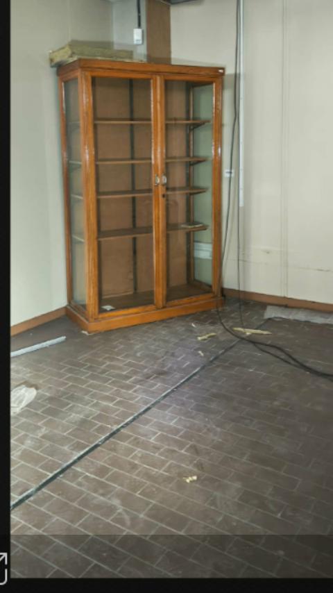 Ancienne grande vitrine deux portes, Ophalen