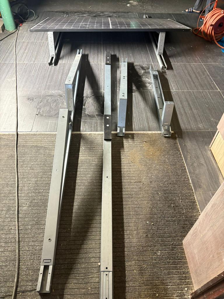 Zonnepaneel onder stuk, Ophalen, Zo goed als nieuw