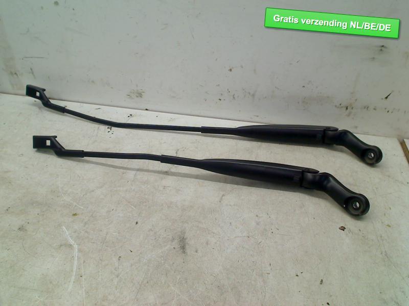 BRAS D'ESSUIE-GLACE AVANT set Fiat 500 (312), Dhr. R. de Gouw, Utilisé, Fiat, De Bloemendaal 21 21
5221 EB  'S HERTOGENBOSCH, NL