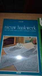 Assortiment haakboeken en patronen., Ophalen, Zo goed als nieuw