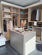 Dressing met dressing eiland - Toonzaalmodel, Ophalen, 200 cm of meer, Zo goed als nieuw, Overige houtsoorten