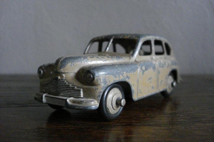 Standard Vanguard Phase 1 Saloon (1947-1953)., Hobby en Vrije tijd, Modelauto's | 1:43, Gebruikt, Auto, Dinky Toys, Ophalen of Verzenden
