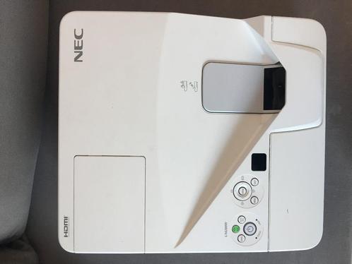 NEC UM280W (Panasonic) met korte projectie-afstand, Audio, Tv en Foto, Beamers, Zo goed als nieuw, LCD, Full HD (1080), Ophalen of Verzenden