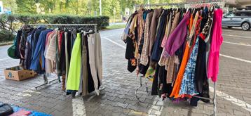 +/-300 vêtements MIXTES neufs,quasi neufs, TB état. T36 à 54 beschikbaar voor biedingen