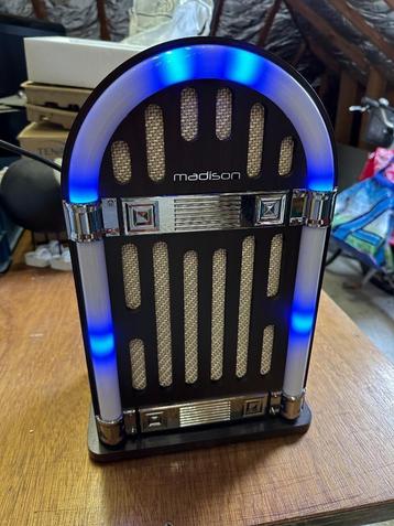 Madison Rechargeable Vintage Jukebox met Bluetooth (NIEUW)