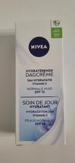 nivea hydraterende dagcrème normale huid SPF 15 - 50 ml, Nieuw, Gehele gezicht, Ophalen of Verzenden, Verzorging