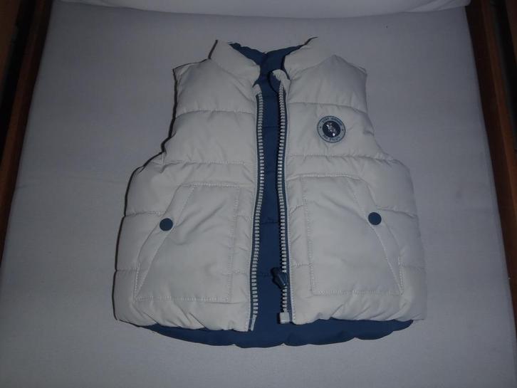 mouwloze jas maat 74, Kinderen en Baby's, Babykleding | Maat 74, Zo goed als nieuw, Jongetje, Truitje of Vestje, Ophalen of Verzenden