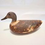 Leurre ancien en bois, Envoi