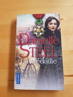 La médaille - Danielle STEEL, Livres, Comme neuf, Enlèvement ou Envoi