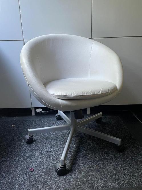 Bureaustoel Ikea SKRUVSTA, Huis en Inrichting, Bureaustoelen, Zo goed als nieuw, Bureaustoel, Wit, Ophalen of Verzenden