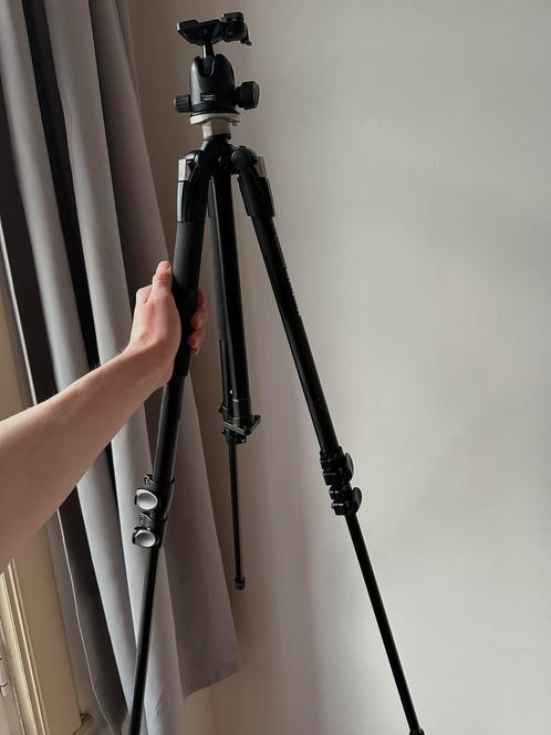 Manfrotto statief met 496RC2 balhoofd, Audio, Tv en Foto, Fotografie | Statieven en Balhoofden, Gebruikt, Balhoofd, 150 tot 175 cm