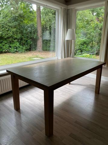 Eettafel massief grenenhout beschikbaar voor biedingen