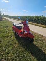 Piaggio gts 125  kleur Super Rosso + 2 originele helmen, Fietsen en Brommers, Scooters | Vespa, Ophalen, Zo goed als nieuw