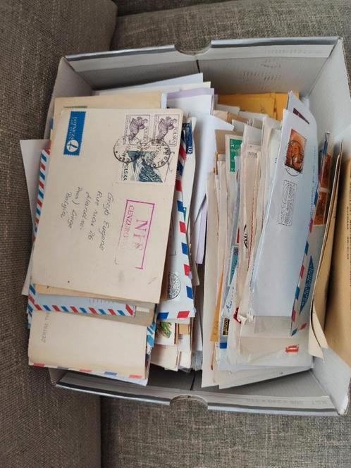 Doos met meer dan 500 enveloppen verschillende landen, Postzegels en Munten, Postzegels | Volle albums en Verzamelingen, Ophalen of Verzenden