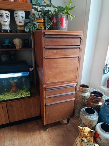 Originele archiefkast beschikbaar voor biedingen