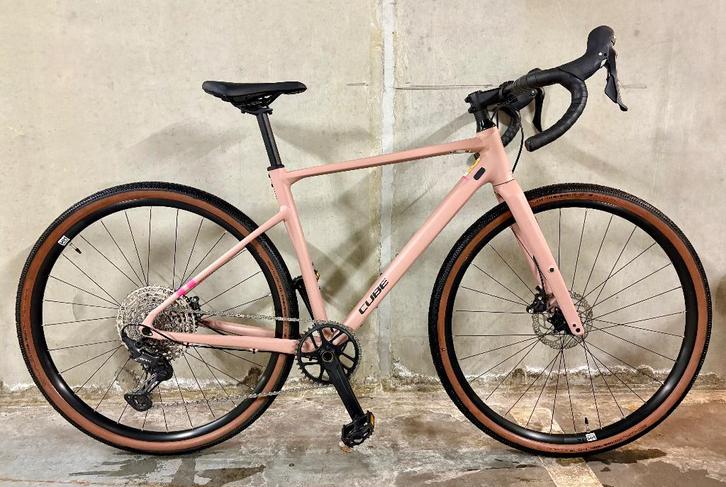 Gravel Cube Nuroad EX 2025 - Shimano GRX - Comme neuf, Fietsen en Brommers, Fietsen | Racefietsen, Zo goed als nieuw, 10 tot 15 versnellingen