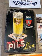 Enseigne publicitaire ancienne – PILS LION – Tournai (1951), Enlèvement ou Envoi, Comme neuf