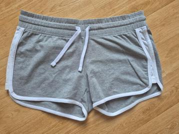 Short Nike taille 38/40, Enlèvement ou Envoi