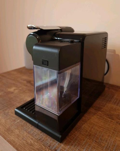 Machine à café Nespresso Latissima (Delonghi), Electroménager, Accessoires de machine à café, Comme neuf, Enlèvement