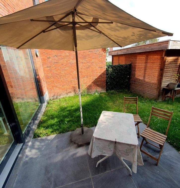 Tuinset met tafel, stoelen en parasol, Tuin en Terras, Tuinsets en Loungesets, Gebruikt, Loungeset, Hout, 2 zitplaatsen, Eettafel