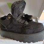 2 paires de baskets, une noire et une beige, Vêtements | Femmes, Chaussures, Enlèvement, Neuf