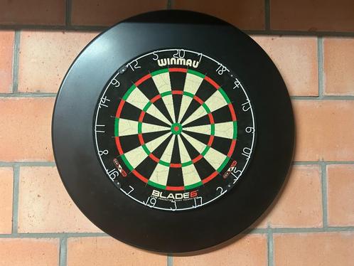 DARTS Winmau Blade 6 | Staander Koto | Berschermrand, Sport en Fitness, Darts, Zo goed als nieuw, Dartbord, Ophalen