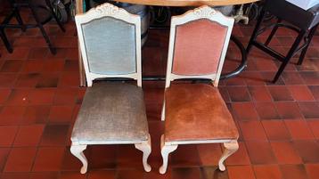 2 vintage eetkamerstoelen, retro look, stevig en comfortabel beschikbaar voor biedingen