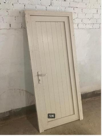 BUITENDEUR 3 J JONG; goede staat 222x 95 cm beschikbaar voor biedingen