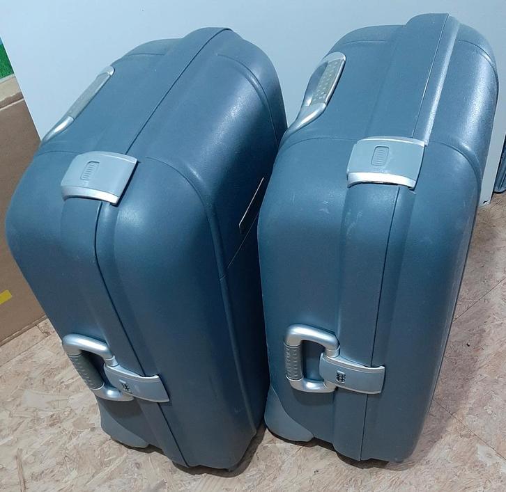 Reiskoffer Faraway - 2 stuks beschikbaar, Handtassen en Accessoires, Koffers, Gebruikt, Hard kunststof, Slot, Uitschuifbare handgreep