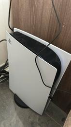 PS5 (825gb) + 2 controllers + charging station + 2 games, Ophalen of Verzenden, Zo goed als nieuw