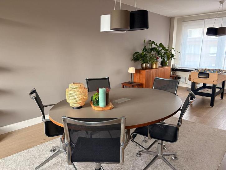 Table de conf. design Alias -entrée de câble -Fabr. en Itali, Maison & Meubles, Tables | Tables à manger, Utilisé, 100 à 150 cm