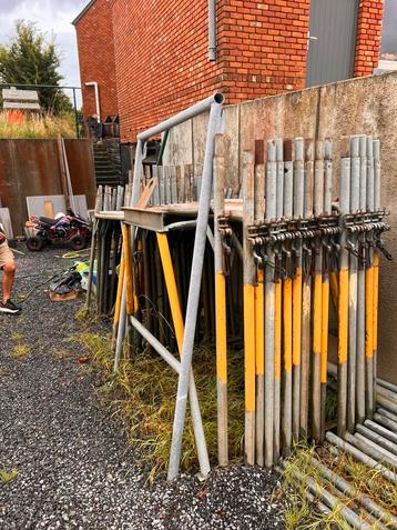 Metselsteiger en transportbok beschikbaar voor biedingen