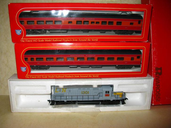 RIVAROSS HO : Diesel loc ALCO C420 + 2x rijtuigen IHC, Hobby en Vrije tijd, Modeltreinen | H0, Zo goed als nieuw, Treinset, Gelijkstroom