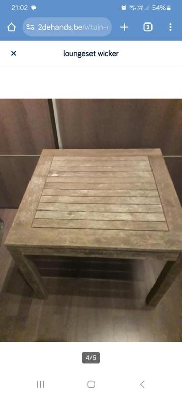 Houten tuintafel beschikbaar voor biedingen