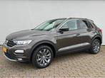 Volkswagen T-Roc 1.5 TSI 150 PK | DSG | Style | NL auto van, Auto's, Automaat, Stof, 4 cilinders, Bruin