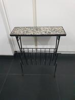 Retro krantentafeltje, Ophalen