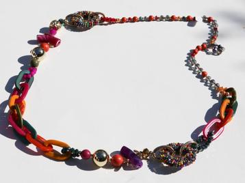 Negen! Mooie veelkleurige ketting beschikbaar voor biedingen