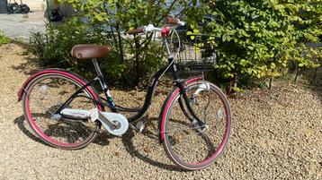 Vélo de ville fille 8-10 ans 24 pouces  disponible aux enchères