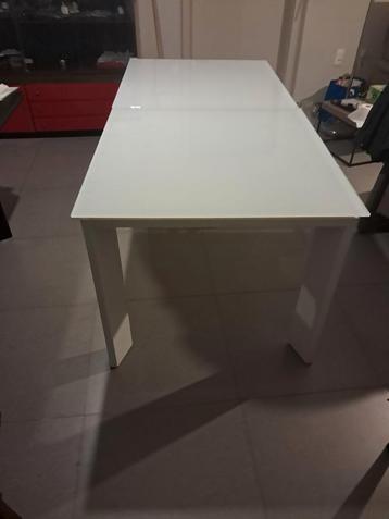 xooon eettafel  beschikbaar voor biedingen