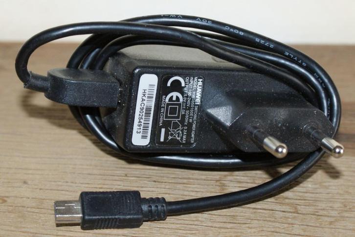 HUAWEI-oplader hw-050100e1w met USB A/mini USB B-kabel, Telecommunicatie, Mobiele telefoons | Telefoon-opladers, Zo goed als nieuw