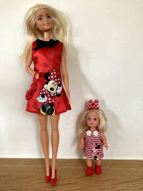 Barbie en kind assorti in Micky mouse outfit voor 9 euro, Kinderen en Baby's, Speelgoed | Poppen, Gebruikt, Barbie, Ophalen of Verzenden